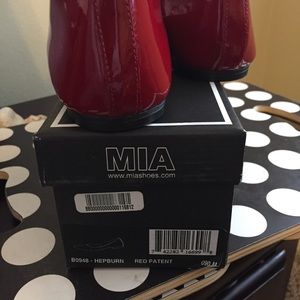 Mia Hepburn Ruby Red Pointy Toe Flats size 9